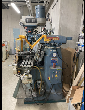 Fraiseuse - Mașină de găurit cu coloană: Foto 3 Fraiseuse - Mașină de găurit cu coloană: Foto 3