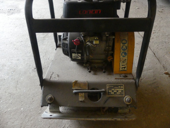 Plaque vibrante thermique Lumas VP100 - Placă compactoare: Foto 5 Plaque vibrante thermique Lumas VP100 - Placă compactoare: Foto 5