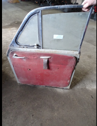 Portière de voiture et pneu MAURICE MINOR - Automobil: Foto 3 Portière de voiture et pneu MAURICE MINOR - Automobil: Foto 3