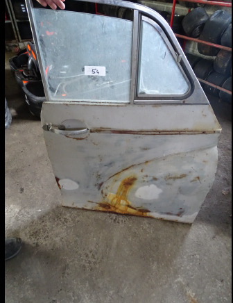 Portière de voiture et pneu MAURICE MINOR - Automobil: Foto 1 Portière de voiture et pneu MAURICE MINOR - Automobil: Foto 1
