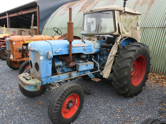 Tracteur agricole + treuil Ford Super Major - Tractor agricol: Foto 1 Tracteur agricole + treuil Ford Super Major - Tractor agricol: Foto 1