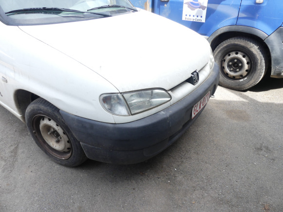 Utilitaire Peugeot Partner (1999-186.581 km) - Automobil: Foto 2 Utilitaire Peugeot Partner (1999-186.581 km) - Automobil: Foto 2