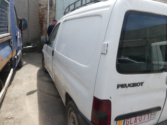 Utilitaire Peugeot Partner (1999-186.581 km) - Automobil: Foto 5 Utilitaire Peugeot Partner (1999-186.581 km) - Automobil: Foto 5