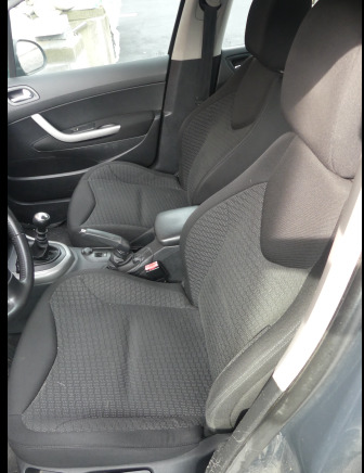 Voiture Peugeot 308 (2010-194.623 km) - Automobil: Foto 4 Voiture Peugeot 308 (2010-194.623 km) - Automobil: Foto 4