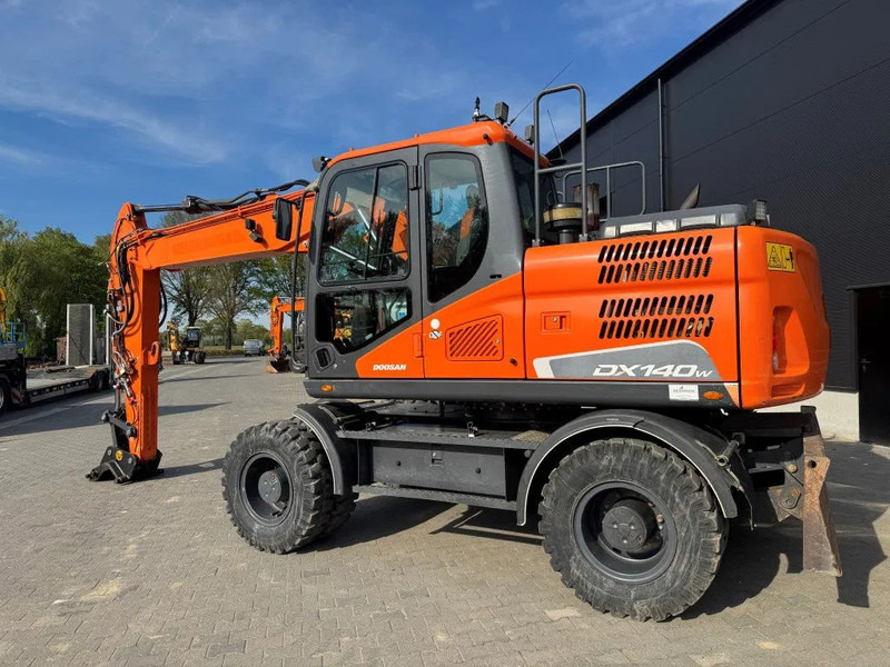 Doosan DX140-5 2018 - Excavator pe roţi: Foto 3 Doosan DX140-5 2018 - Excavator pe roţi: Foto 3