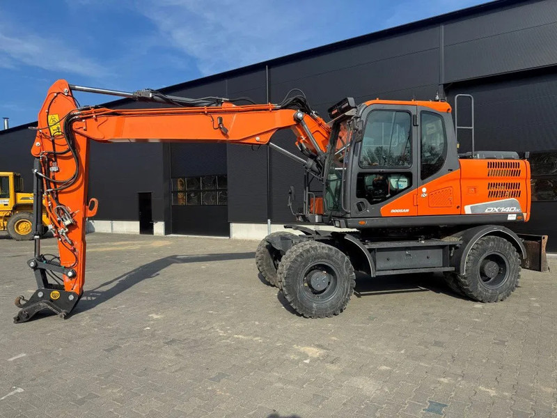 Doosan DX140-5 2018 - Excavator pe roţi: Foto 2 Doosan DX140-5 2018 - Excavator pe roţi: Foto 2
