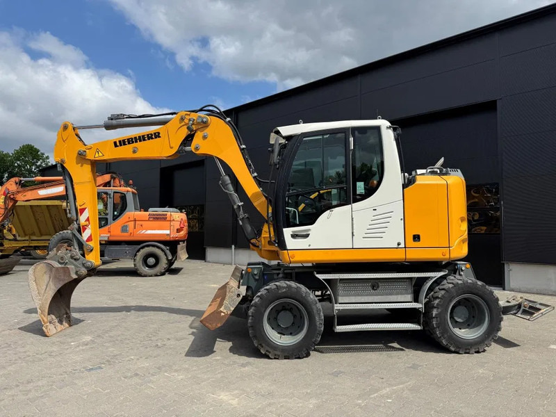 Liebherr A910 compact 2018 4000 uur !! 4x4 - Excavator pe roţi: Foto 1 Liebherr A910 compact 2018 4000 uur !! 4x4 - Excavator pe roţi: Foto 1