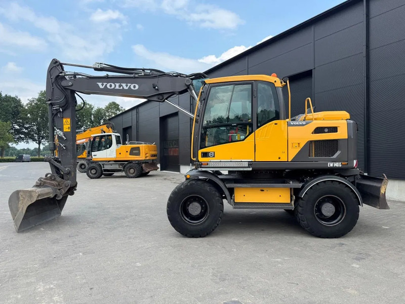 Volvo EW140D 2017 10000 uur ! NETTE NEDERLANDSE MACHINE - Excavator pe roţi: Foto 2 Volvo EW140D 2017 10000 uur ! NETTE NEDERLANDSE MACHINE - Excavator pe roţi: Foto 2