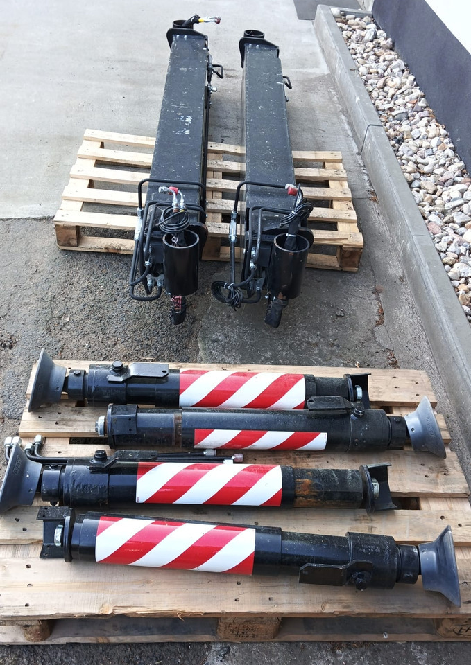 FASSI - PALFINGER - HIAB - HMF - ATLAS additional stabilizers, Zusatzabstützen - Macara montată: Foto 1 FASSI - PALFINGER - HIAB - HMF - ATLAS additional stabilizers, Zusatzabstützen - Macara montată: Foto 1