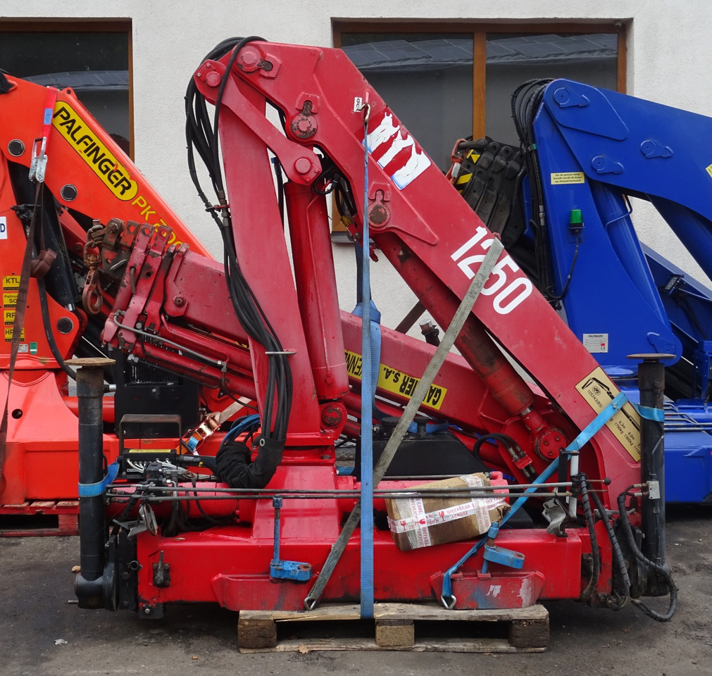 HMF 1250 K3 crane with remote control, 15 m, Funk, Ladekran, Kran PALFINGER - Macara montată: Foto 1 HMF 1250 K3 crane with remote control, 15 m, Funk, Ladekran, Kran PALFINGER - Macara montată: Foto 1