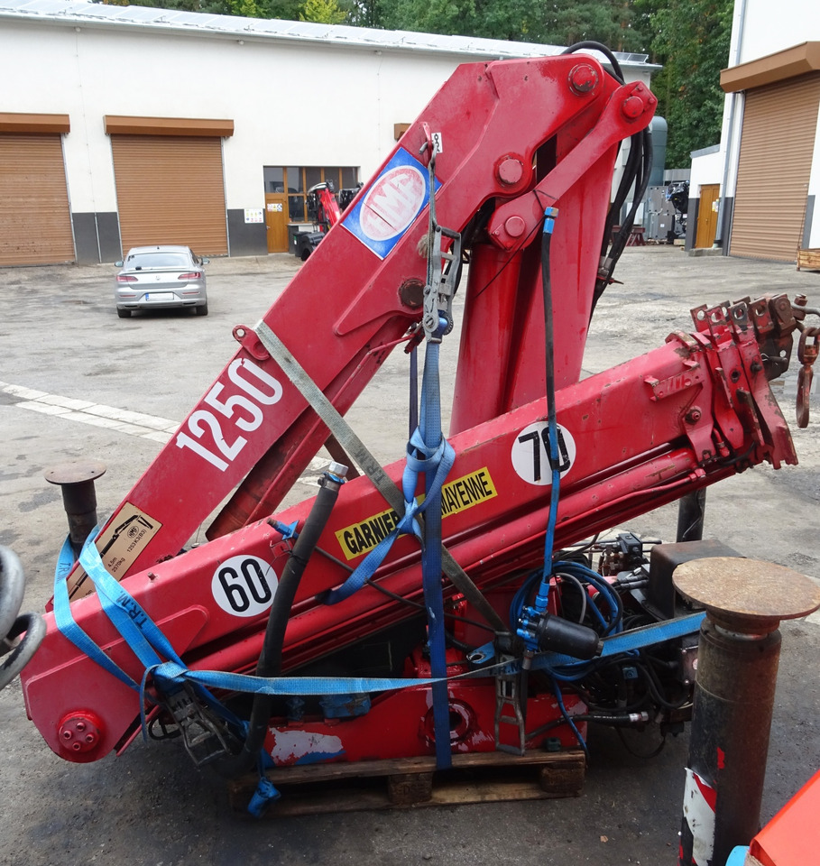 HMF 1250 K3 crane with remote control, 15 m, Funk, Ladekran, Kran PALFINGER - Macara montată: Foto 2 HMF 1250 K3 crane with remote control, 15 m, Funk, Ladekran, Kran PALFINGER - Macara montată: Foto 2