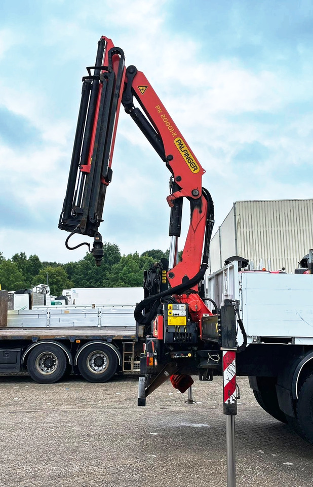 PALFINGER PK 20001 K C crane, year 2015, remote control, extra functions - Macara montată: Foto 2 PALFINGER PK 20001 K C crane, year 2015, remote control, extra functions - Macara montată: Foto 2