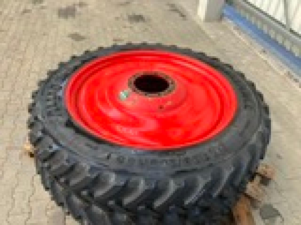 Alliance 320/105R50 - Anvelopă pentru Utilaje agricole: Foto 1 Alliance 320/105R50 - Anvelopă pentru Utilaje agricole: Foto 1