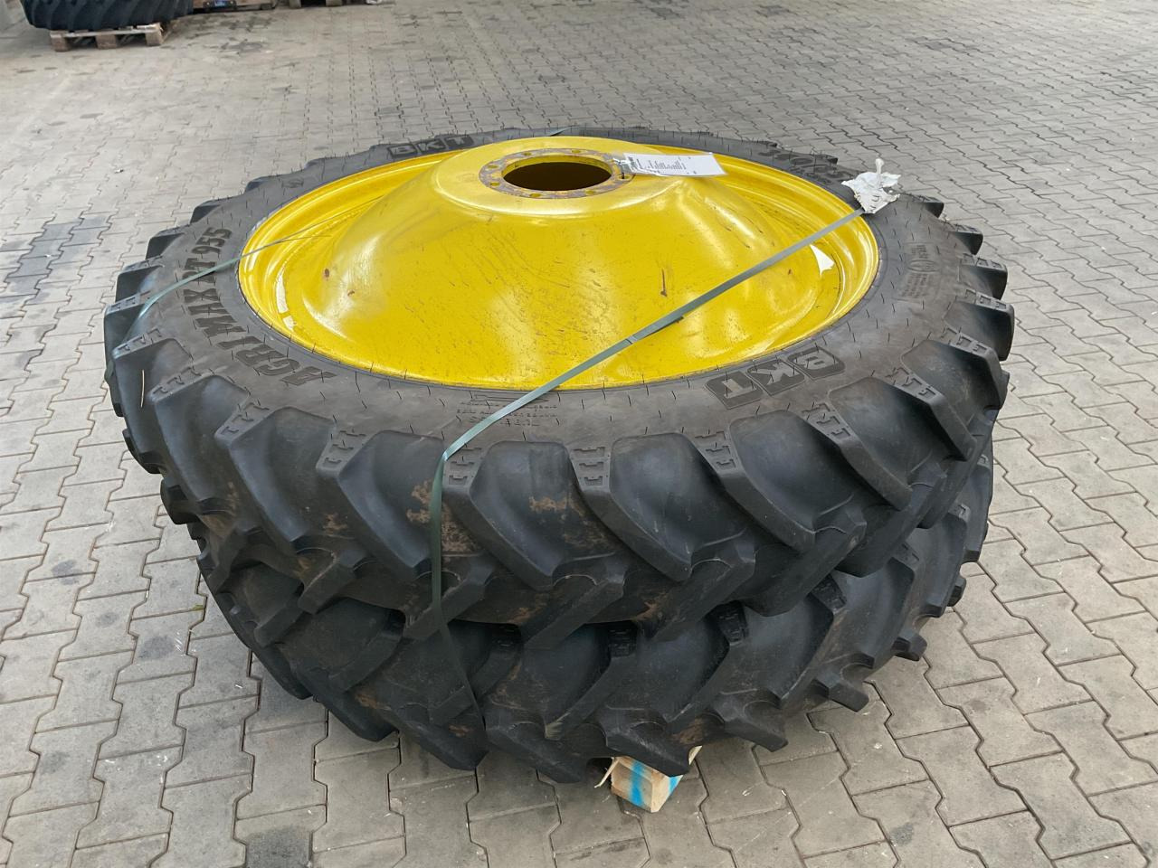 BKT 340/85R48 - Anvelopă pentru Utilaje agricole: Foto 1 BKT 340/85R48 - Anvelopă pentru Utilaje agricole: Foto 1