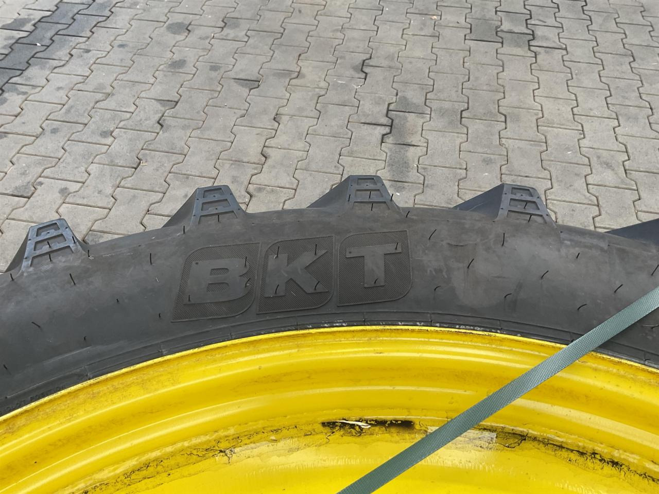 BKT 340/85R48 - Anvelopă pentru Utilaje agricole: Foto 4 BKT 340/85R48 - Anvelopă pentru Utilaje agricole: Foto 4