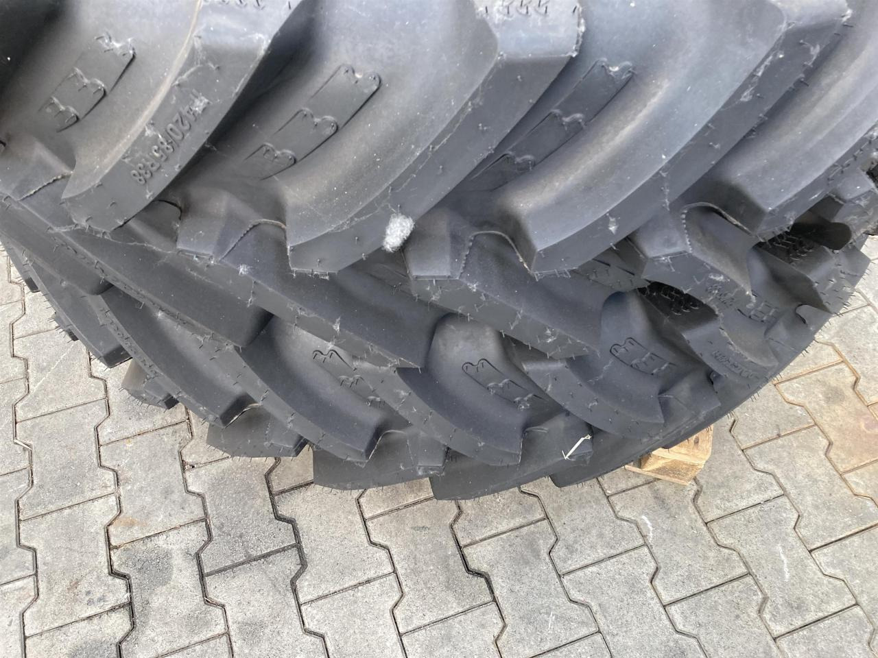 BKT 420/85R38 - Anvelopă pentru Utilaje agricole: Foto 2 BKT 420/85R38 - Anvelopă pentru Utilaje agricole: Foto 2