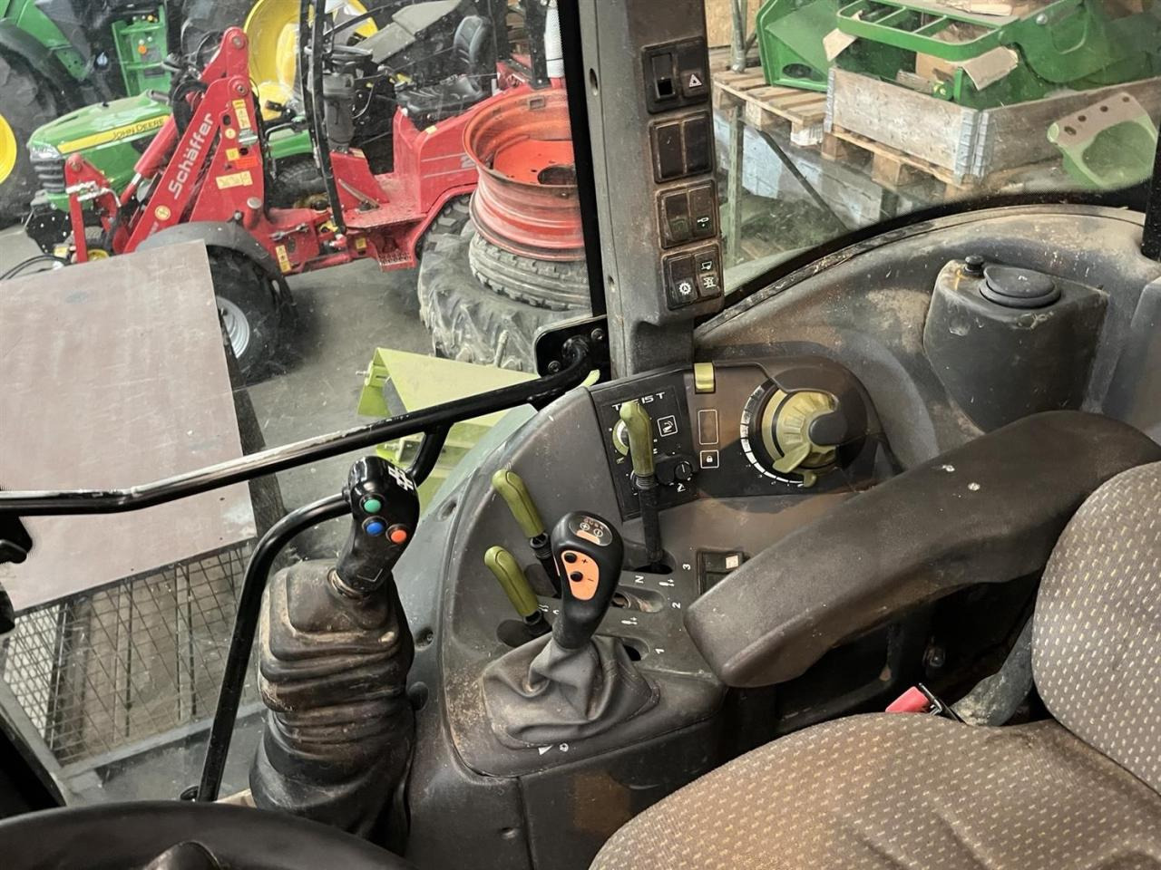 CLAAS Arion 420 - Tractor agricol: Foto 5 CLAAS Arion 420 - Tractor agricol: Foto 5
