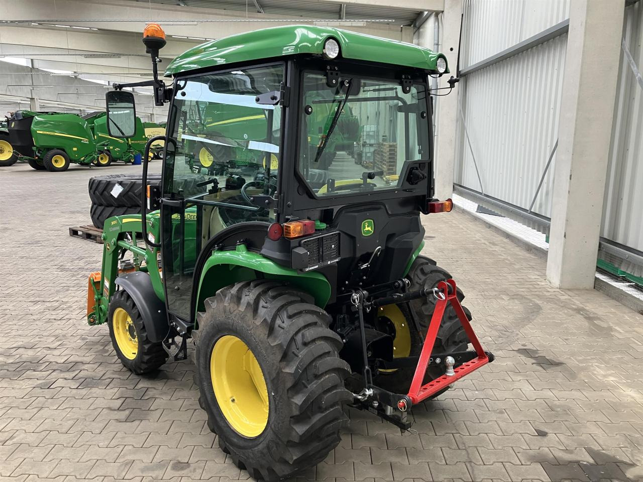 John Deere 3025E - Tractor agricol: Foto 3 John Deere 3025E - Tractor agricol: Foto 3