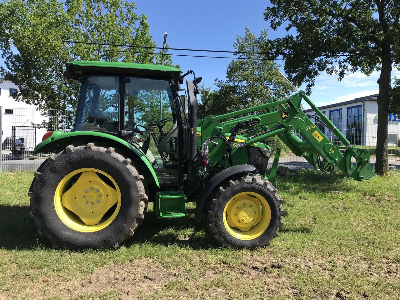 John Deere 5075E - Tractor agricol: Foto 1 John Deere 5075E - Tractor agricol: Foto 1