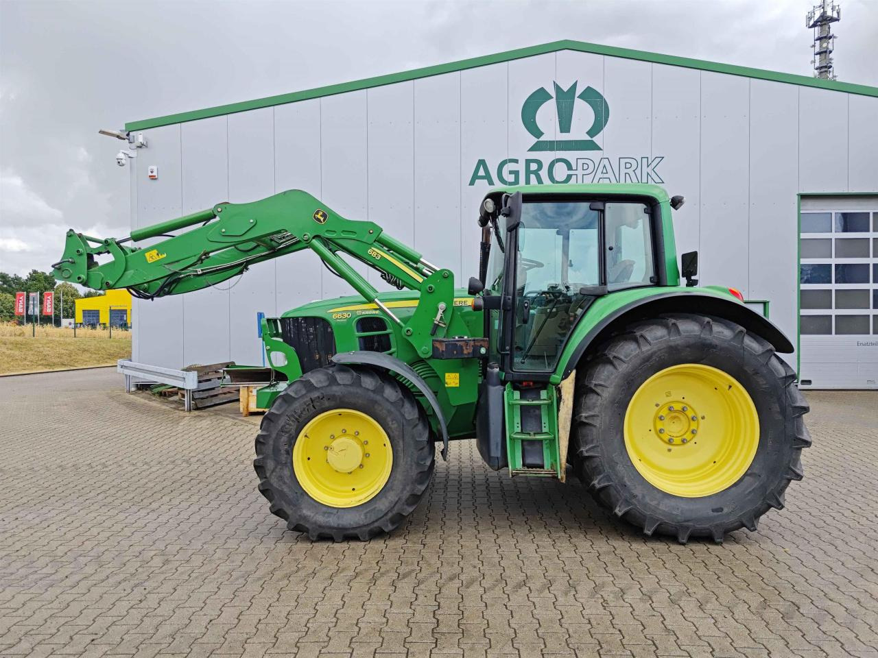 John Deere 6630 PREMIUM - Tractor agricol: Foto 2 John Deere 6630 PREMIUM - Tractor agricol: Foto 2
