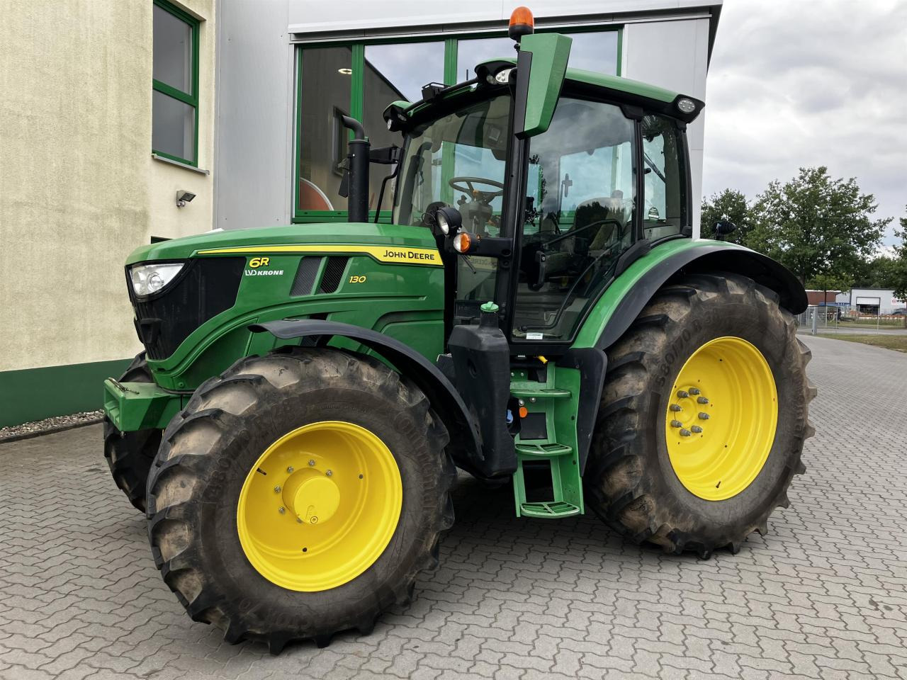 John Deere 6R 130 - Tractor agricol: Foto 1 John Deere 6R 130 - Tractor agricol: Foto 1