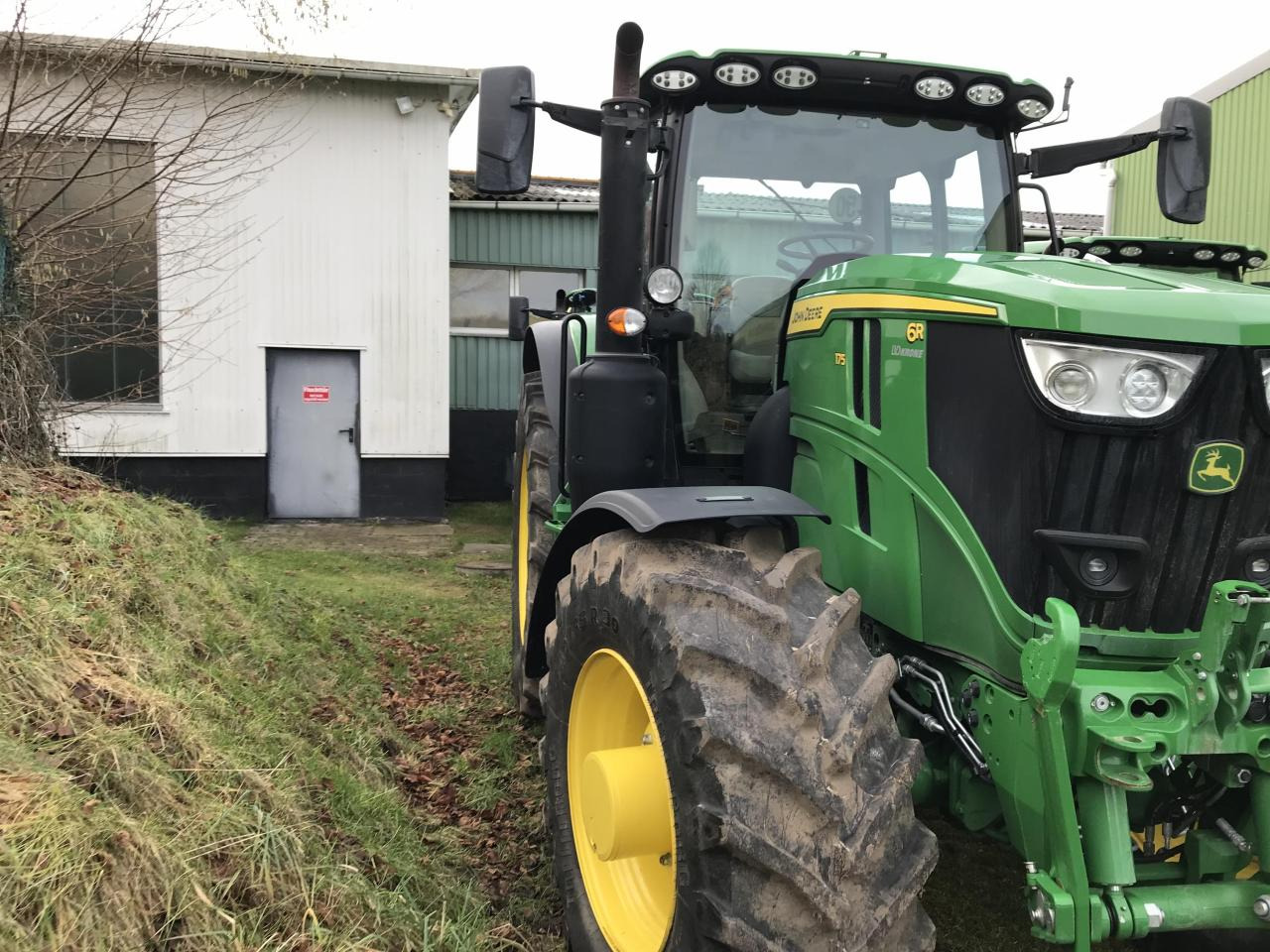 John Deere 6R 175 - Tractor agricol: Foto 2 John Deere 6R 175 - Tractor agricol: Foto 2