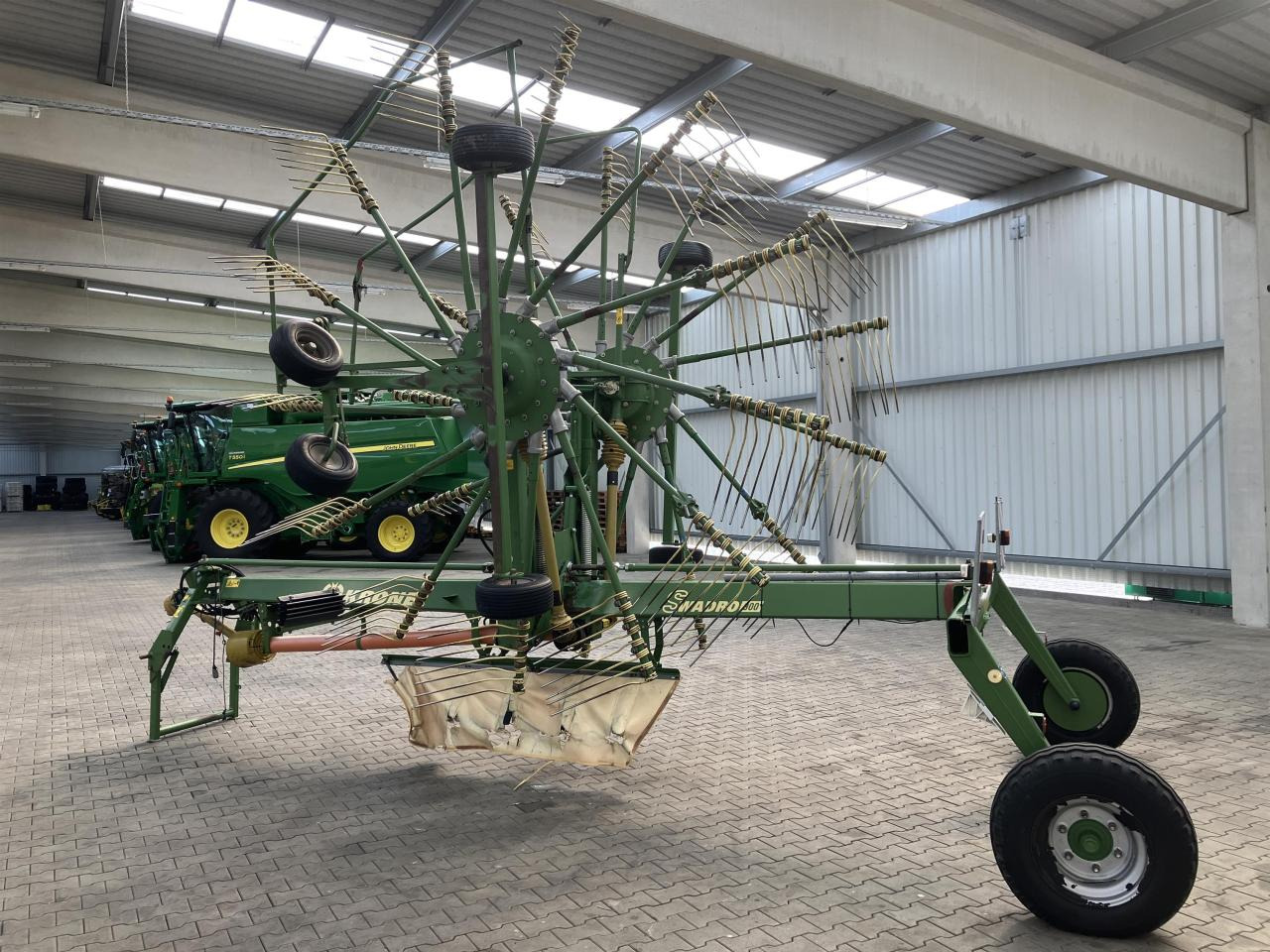 Krone SWADRO 900 - Maşină de întors fânul: Foto 4 Krone SWADRO 900 - Maşină de întors fânul: Foto 4