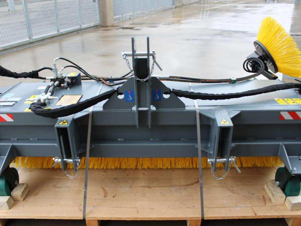 CM Crusher CBS 150 Sweeping Bucket - Perie pentru Mini încărcător: Foto 2 CM Crusher CBS 150 Sweeping Bucket - Perie pentru Mini încărcător: Foto 2