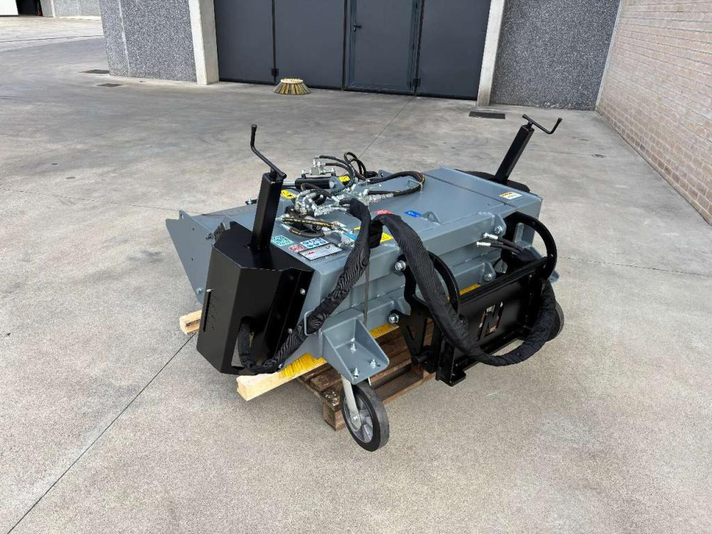 CM Crusher CSI 125 Sweeping Bucket - Perie pentru Mini încărcător: Foto 3 CM Crusher CSI 125 Sweeping Bucket - Perie pentru Mini încărcător: Foto 3