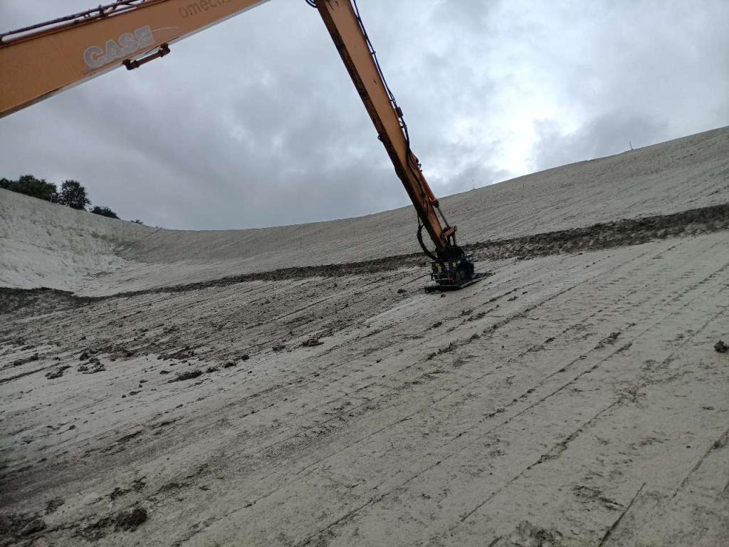 CM Crusher PV 60.100 Vibrating Plate - Placă compactoare: Foto 2 CM Crusher PV 60.100 Vibrating Plate - Placă compactoare: Foto 2