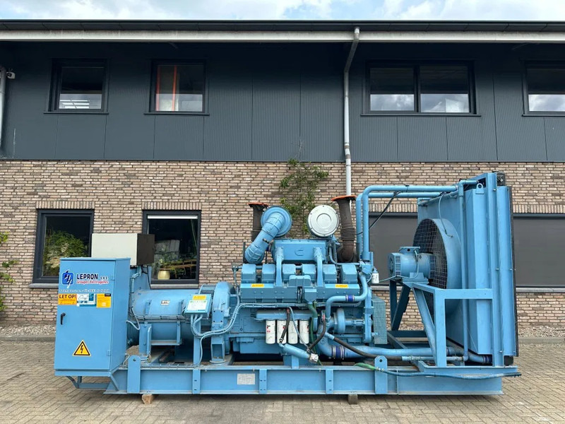 Cummins KTA 38 G1 Leroy Somer 800 kVA noodstroom generatorset as New ! 123 hours ! - Generator electric: Foto 1 Cummins KTA 38 G1 Leroy Somer 800 kVA noodstroom generatorset as New ! 123 hours ! - Generator electric: Foto 1