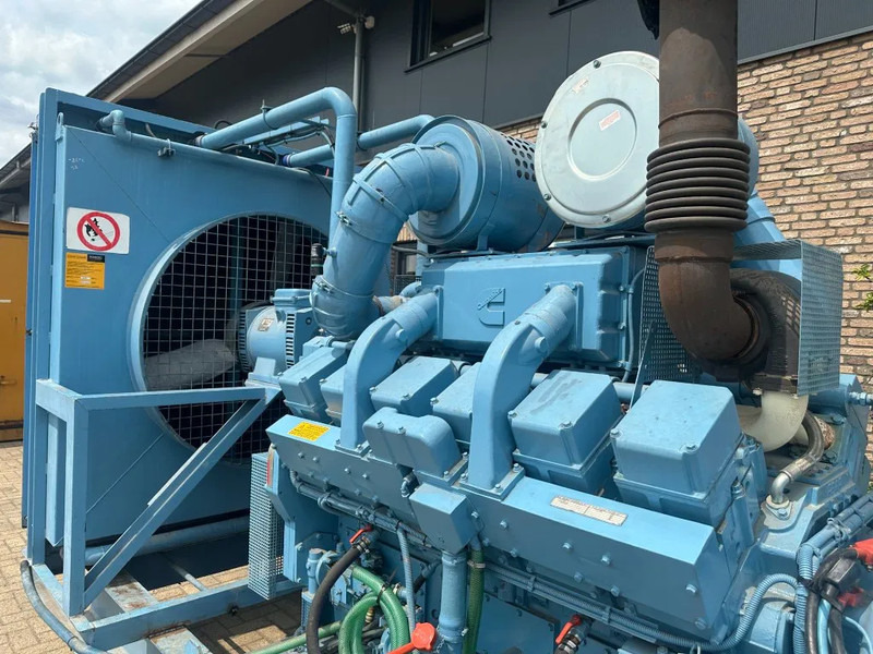 Cummins KTA 38 G1 Leroy Somer 800 kVA noodstroom generatorset as New ! 123 hours ! - Generator electric: Foto 3 Cummins KTA 38 G1 Leroy Somer 800 kVA noodstroom generatorset as New ! 123 hours ! - Generator electric: Foto 3
