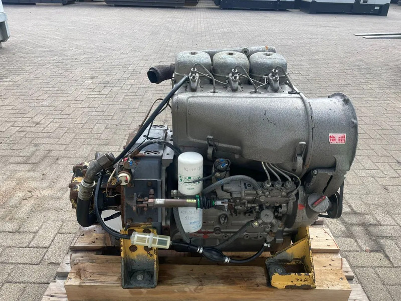 Deutz F3L 912 Motor 3 cilinder 38 kW 52 PK Diesel Motor - Motor pentru Stivuitor: Foto 1 Deutz F3L 912 Motor 3 cilinder 38 kW 52 PK Diesel Motor - Motor pentru Stivuitor: Foto 1