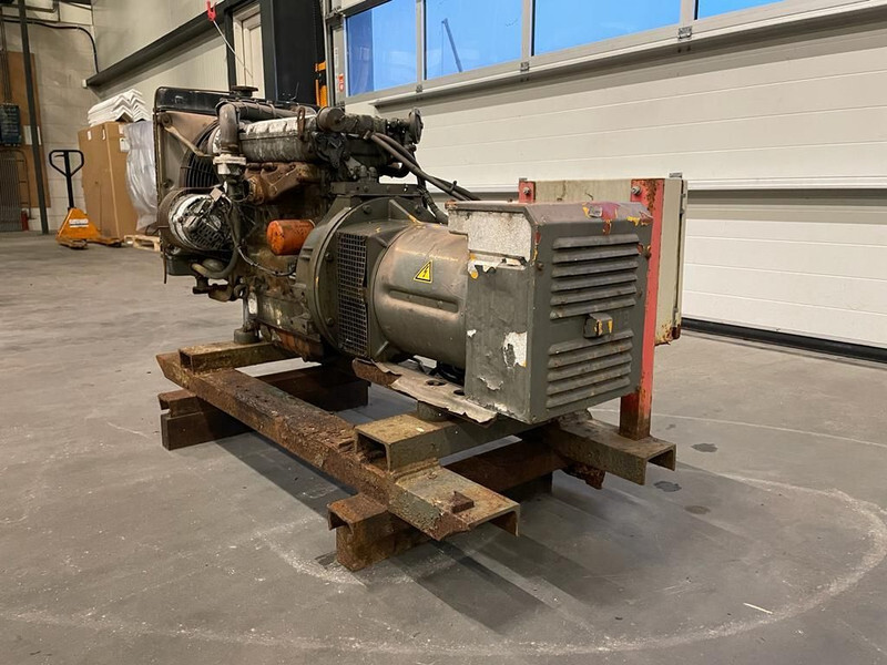 Deutz F4M 1008 SDMO 10 kVA generatorset - Generator electric: Foto 2 Deutz F4M 1008 SDMO 10 kVA generatorset - Generator electric: Foto 2