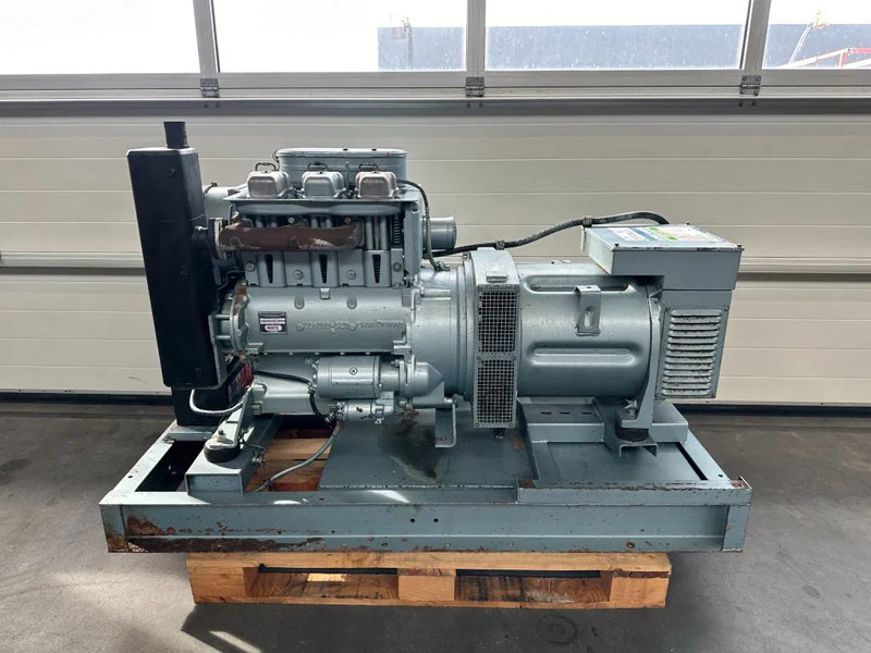 Hatz 3M40L Mecc Alte Spa 40 kVA generatorset ex Emergency ! 22 hours ! - Generator electric: Foto 1 Hatz 3M40L Mecc Alte Spa 40 kVA generatorset ex Emergency ! 22 hours ! - Generator electric: Foto 1