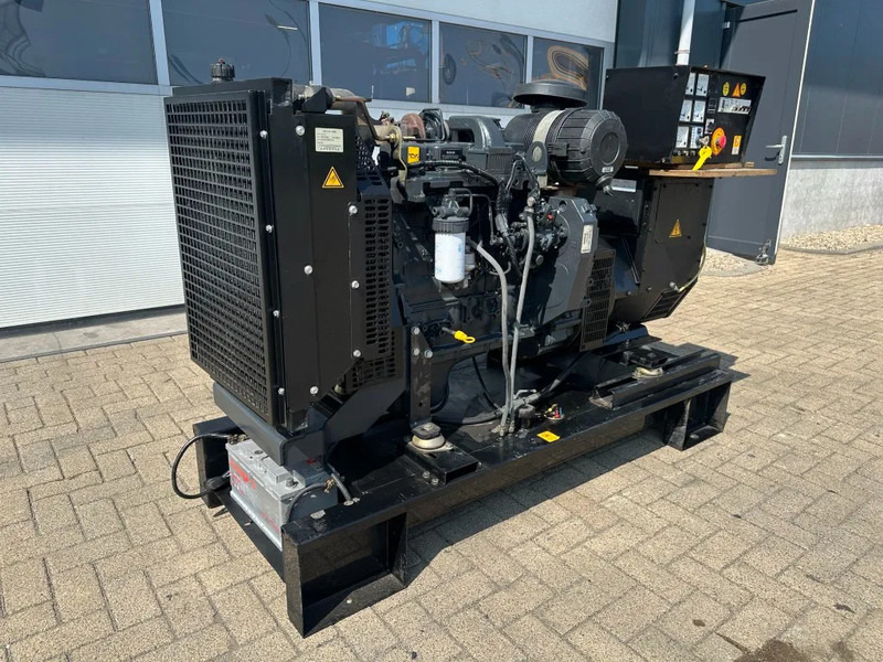Himoinsa Iveco FPT NEF 45 Stamford 60 kVA noodstroom generatorset - Generator electric: Foto 4 Himoinsa Iveco FPT NEF 45 Stamford 60 kVA noodstroom generatorset - Generator electric: Foto 4