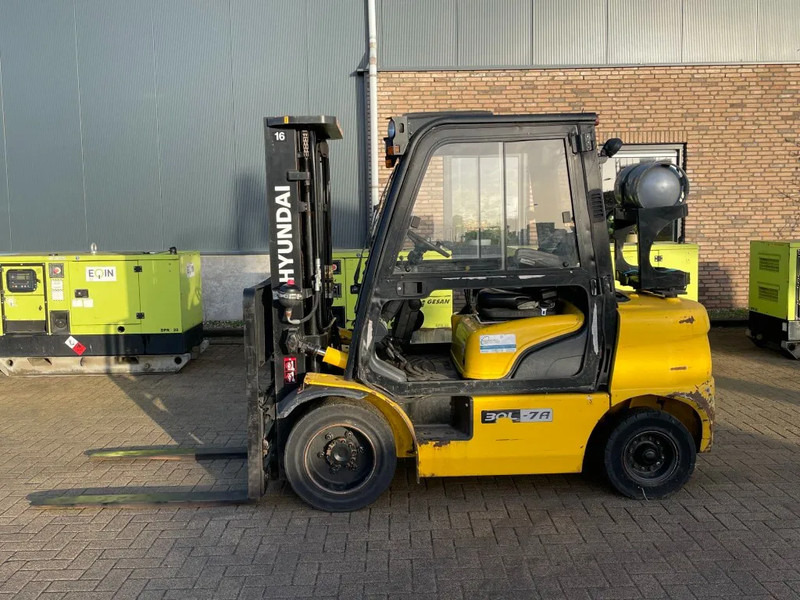 Hyundai 30L-7A 3 ton Triplex Sideshift Positioner LPG Heftruck - Stivuitor GPL: Foto 2 Hyundai 30L-7A 3 ton Triplex Sideshift Positioner LPG Heftruck - Stivuitor GPL: Foto 2