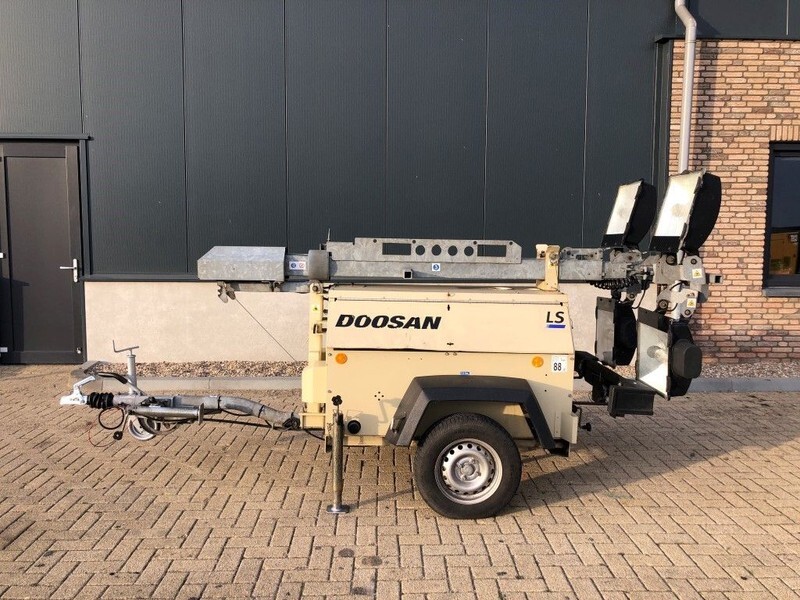 Ingersoll Rand Kubota LT6KA 9 meter light tower generator - Turnul de iluminat: Foto 4 Ingersoll Rand Kubota LT6KA 9 meter light tower generator - Turnul de iluminat: Foto 4