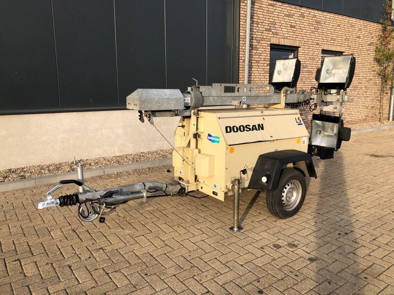 Ingersoll Rand Kubota LT6KA 9 meter light tower generator - Turnul de iluminat: Foto 1 Ingersoll Rand Kubota LT6KA 9 meter light tower generator - Turnul de iluminat: Foto 1
