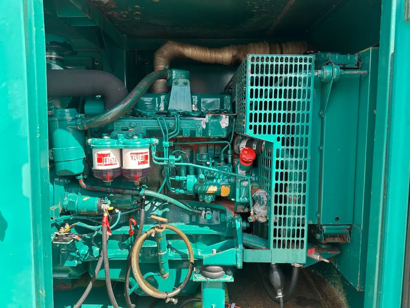 Iveco 7450 I 5.05 Petbow 50 kVA Silent noodstroom generatorset met automatische netovername ATS - Generator electric: Foto 4 Iveco 7450 I 5.05 Petbow 50 kVA Silent noodstroom generatorset met automatische netovername ATS - Generator electric: Foto 4