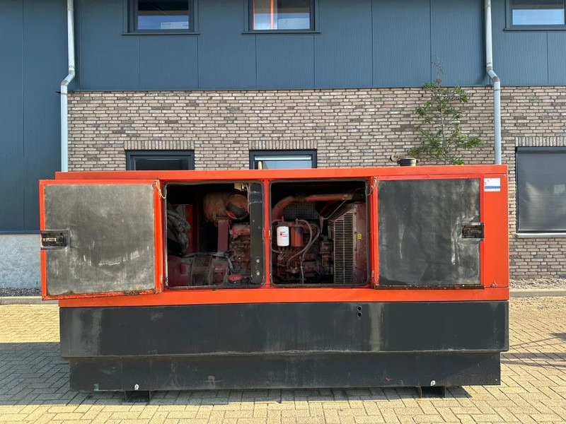 Iveco 8361 SRI 26.07 Mecc Alte Spa 210 kVA Silent generatorset - Generator electric: Foto 4 Iveco 8361 SRI 26.07 Mecc Alte Spa 210 kVA Silent generatorset - Generator electric: Foto 4