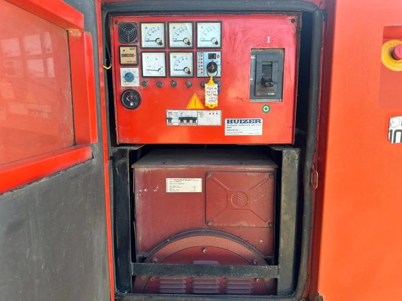 Iveco 8361 SRI 26.07 Mecc Alte Spa 210 kVA Silent generatorset - Generator electric: Foto 2 Iveco 8361 SRI 26.07 Mecc Alte Spa 210 kVA Silent generatorset - Generator electric: Foto 2