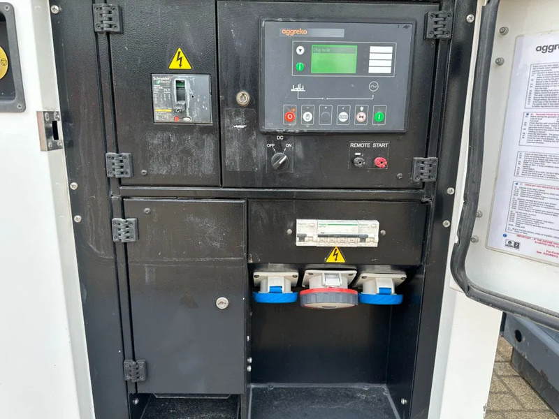 Iveco FPT F32 AM1A Leroy Somer 32 KVA Silent generatorset 660 hours ! - Generator electric: Foto 2 Iveco FPT F32 AM1A Leroy Somer 32 KVA Silent generatorset 660 hours ! - Generator electric: Foto 2