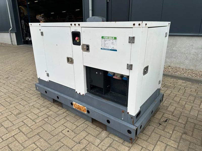 Iveco FPT F32 AM1A Leroy Somer 32 kVA Silent generatorset 28 hours ! - Generator electric: Foto 4 Iveco FPT F32 AM1A Leroy Somer 32 kVA Silent generatorset 28 hours ! - Generator electric: Foto 4