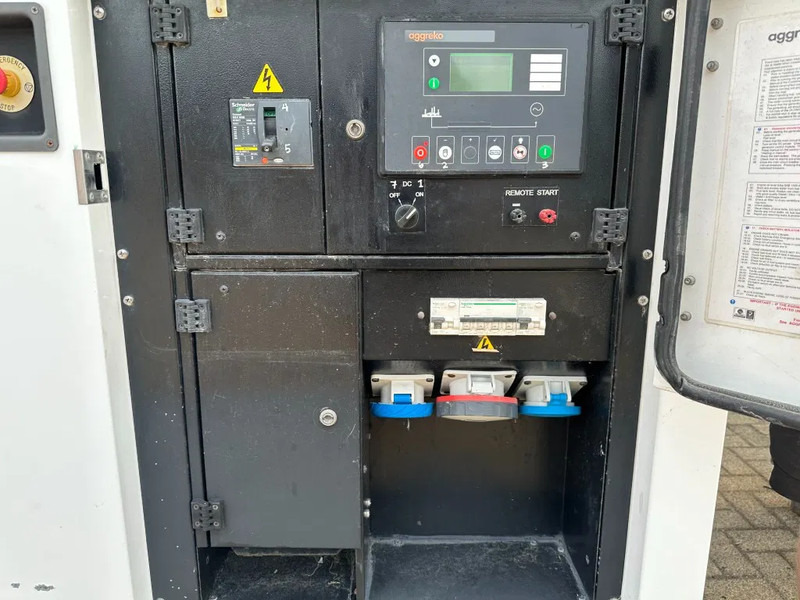 Iveco FPT F32 AM1A Leroy Somer 32 kVA silent generatorset 29 hours ! - Generator electric: Foto 2 Iveco FPT F32 AM1A Leroy Somer 32 kVA silent generatorset 29 hours ! - Generator electric: Foto 2