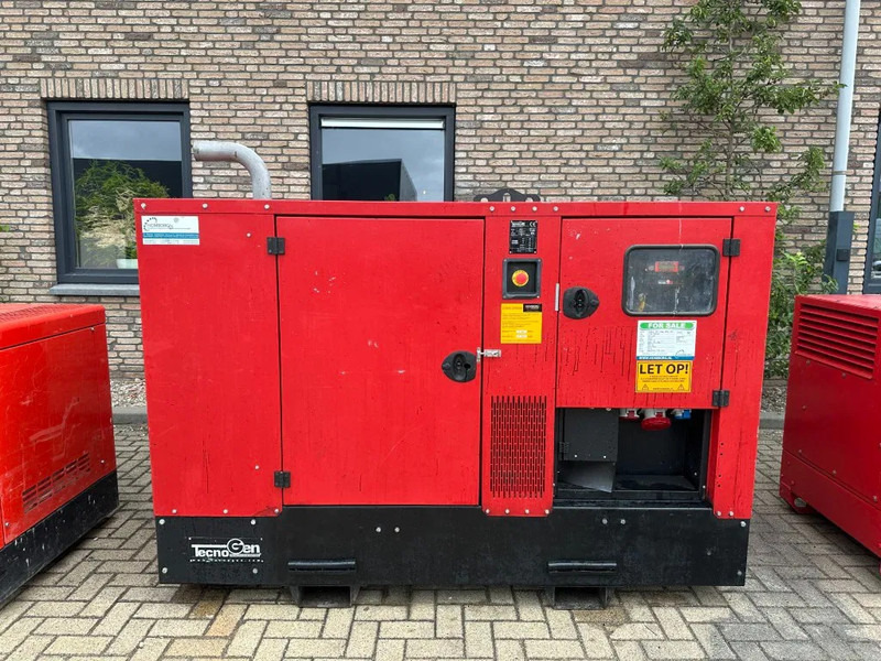 Iveco FPT Tecnogen Mecc Alte Spa 40 kVA Silent generatorset - Generator electric: Foto 1 Iveco FPT Tecnogen Mecc Alte Spa 40 kVA Silent generatorset - Generator electric: Foto 1