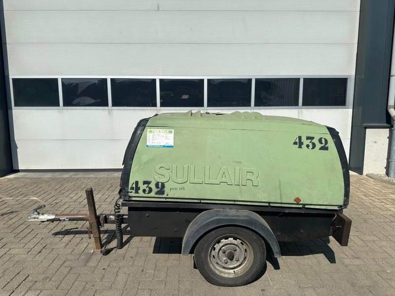 Kubota V2203 Sullair K65 Mobiele Diesel Compressor 3.7 m3 / min 30 kW 7 Bar - Compresor de aer: Foto 1 Kubota V2203 Sullair K65 Mobiele Diesel Compressor 3.7 m3 / min 30 kW 7 Bar - Compresor de aer: Foto 1