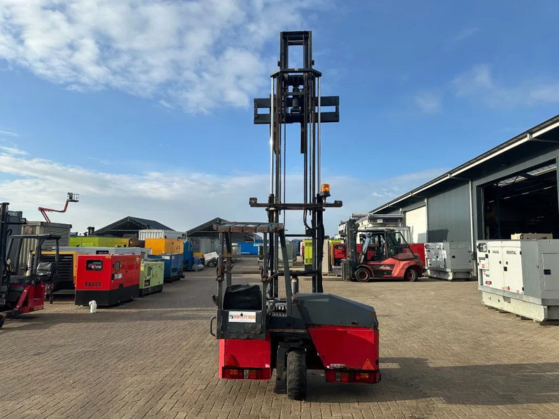 Moffett M4 20.1 Kubota Diesel Kooiaap 2 ton Duplex Sideshift Meeneemheftruck - Stivuitor transportabil: Foto 3 Moffett M4 20.1 Kubota Diesel Kooiaap 2 ton Duplex Sideshift Meeneemheftruck - Stivuitor transportabil: Foto 3