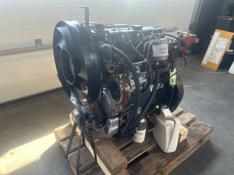 Perkins 1004-40 Diesel Engine 4 cilinder 65 PK Motor t.b.v Linde Heftruck - Motor pentru Stivuitor: Foto 5 Perkins 1004-40 Diesel Engine 4 cilinder 65 PK Motor t.b.v Linde Heftruck - Motor pentru Stivuitor: Foto 5