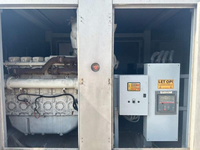 Perkins 4006-23TAG3A Stamford 900 kVA Silent generatorset - Generator electric: Foto 2 Perkins 4006-23TAG3A Stamford 900 kVA Silent generatorset - Generator electric: Foto 2